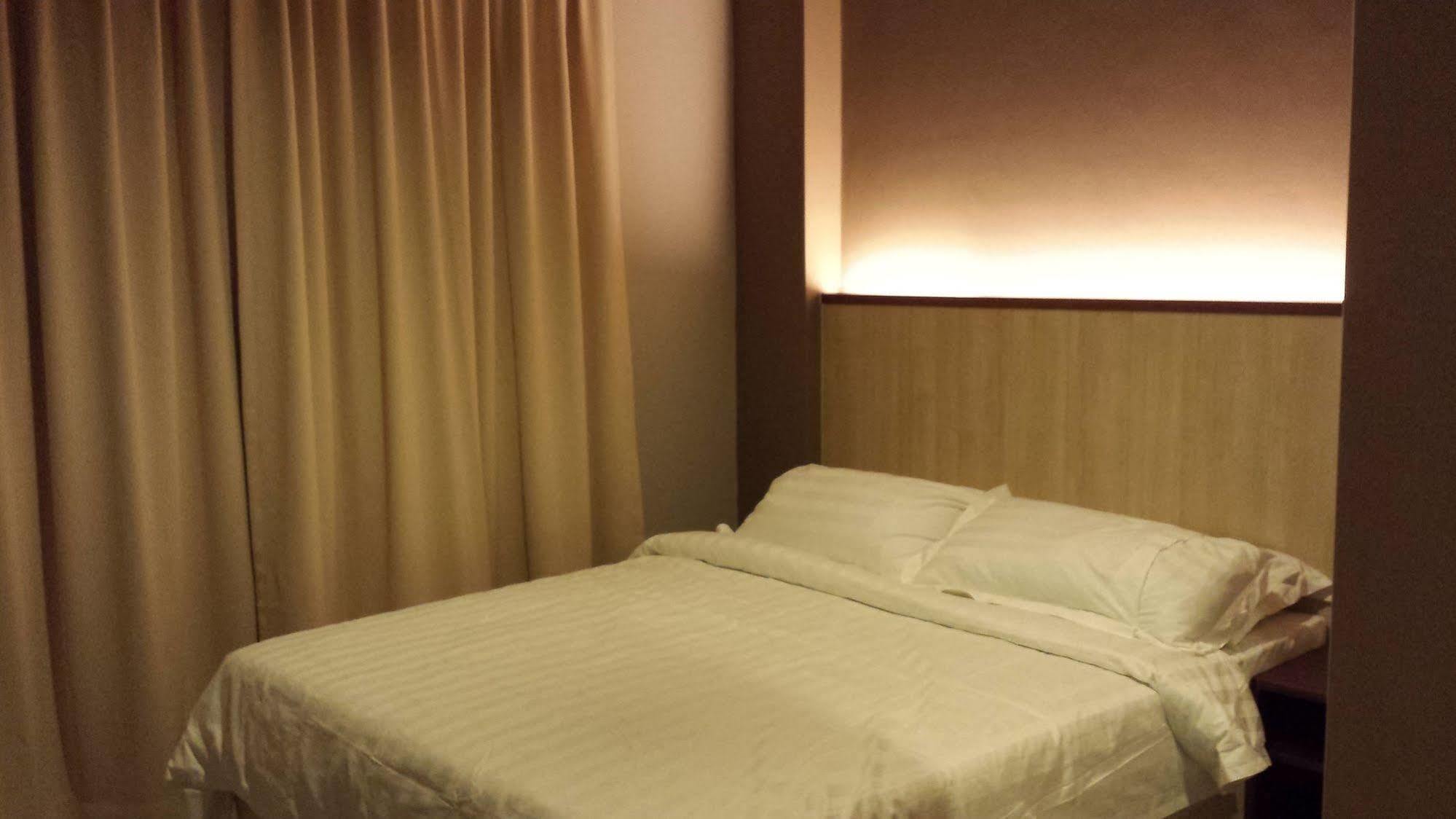 Tribeca Suites กูชิง ภายนอก รูปภาพ